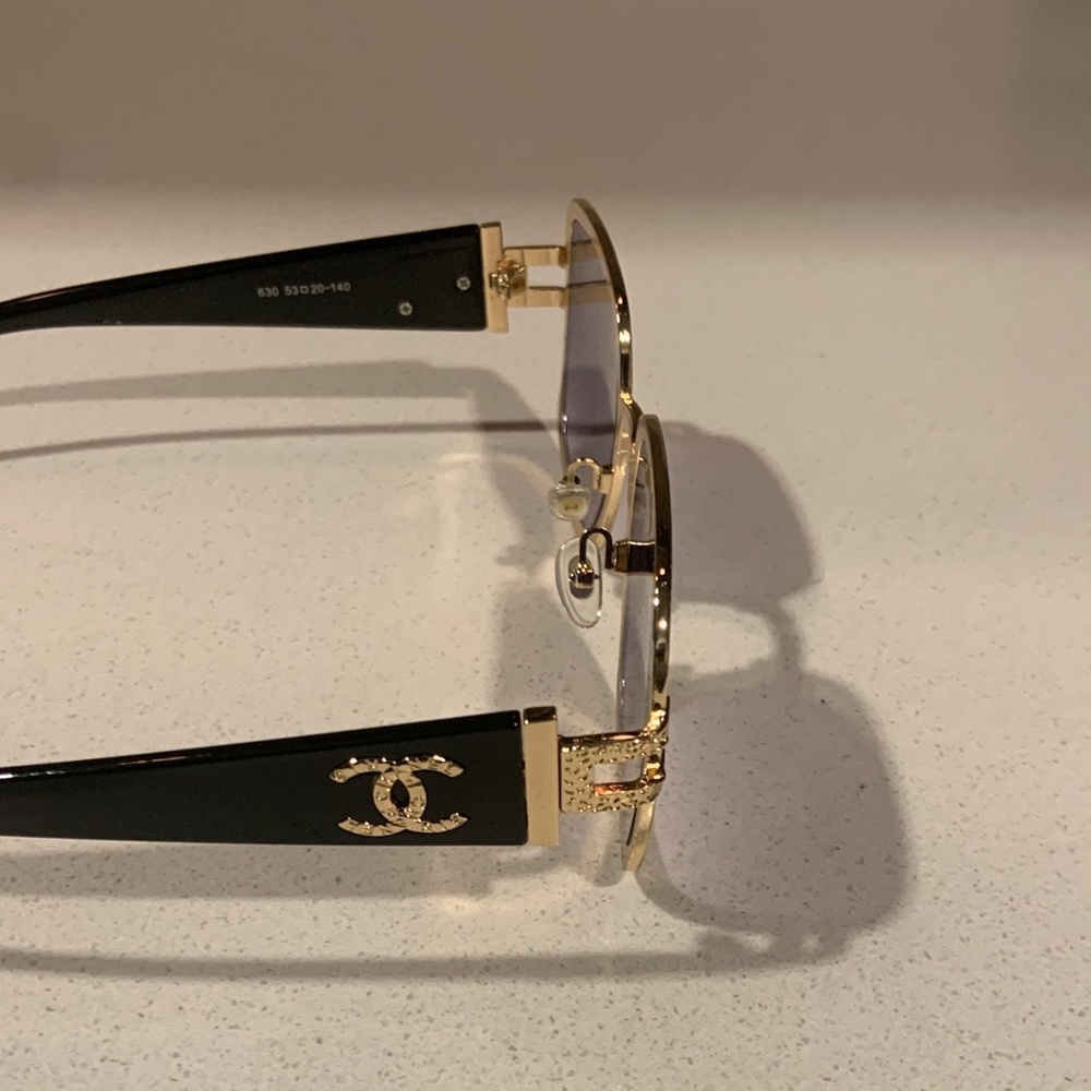 CHANEL Elegant Gold and Black Sunglasses - Picture 4 of 4